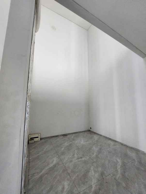 dijual rumah jalan crystal golf citraland