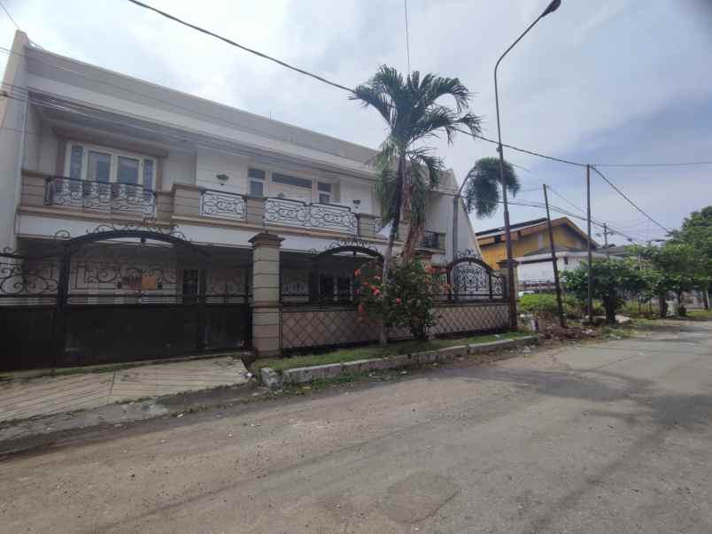 dijual rumah jalan dharmahusada indah