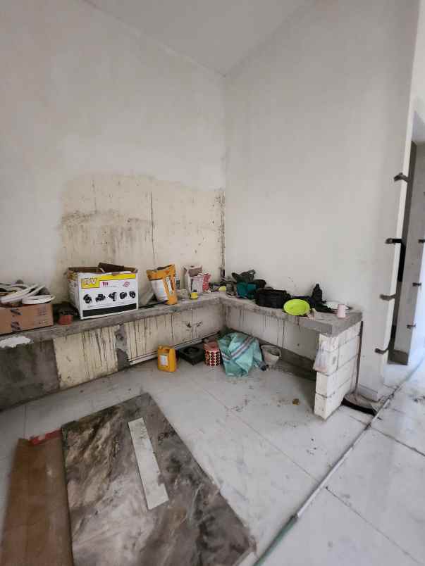 dijual rumah jalan fullerton place