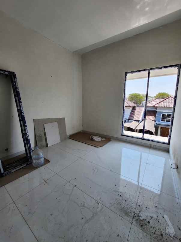 dijual rumah jalan fullerton place