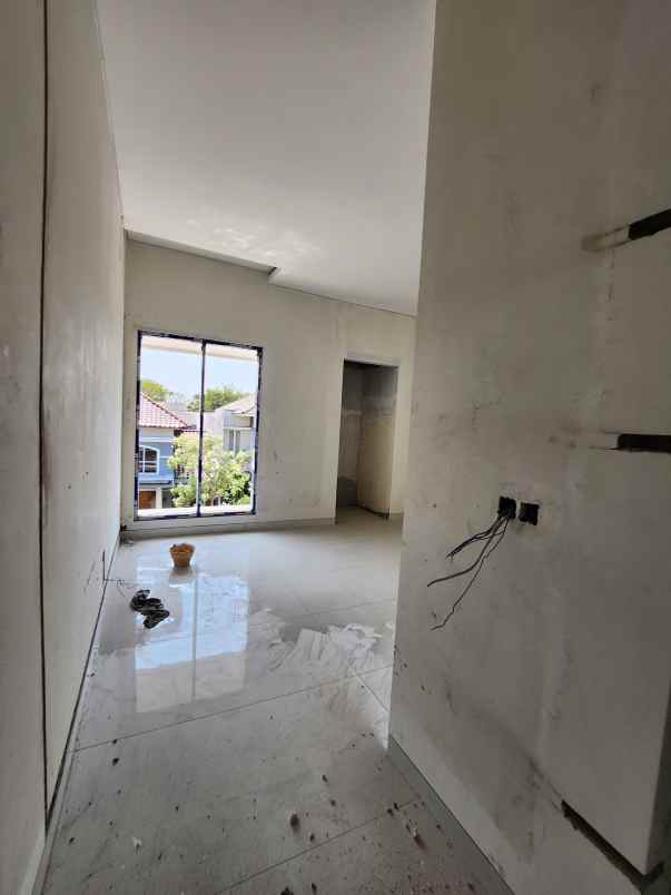 dijual rumah jalan fullerton place