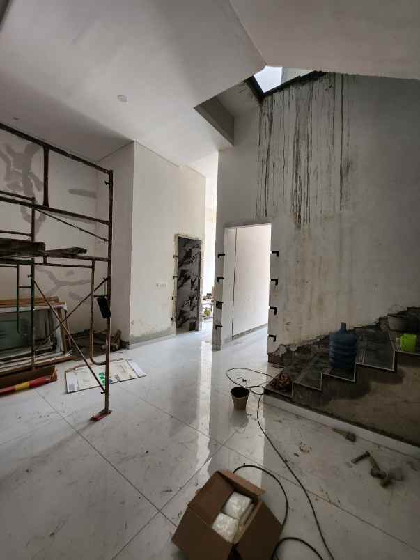 dijual rumah jalan fullerton place