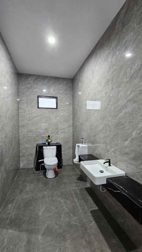 dijual rumah jalan fullerton place