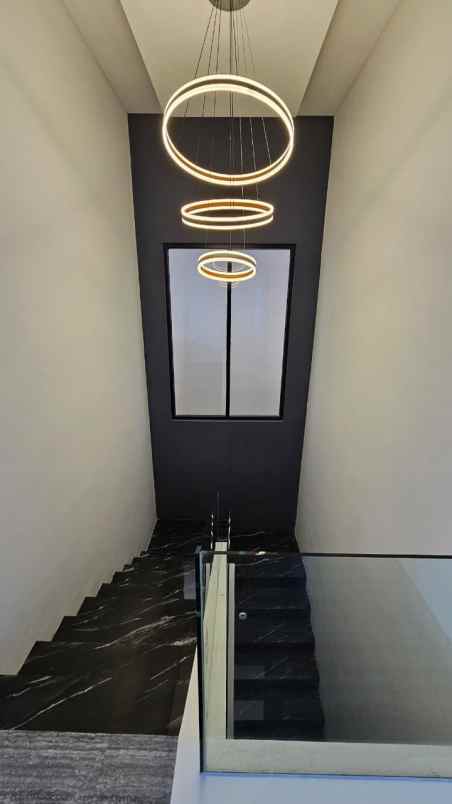 dijual rumah jalan fullerton place