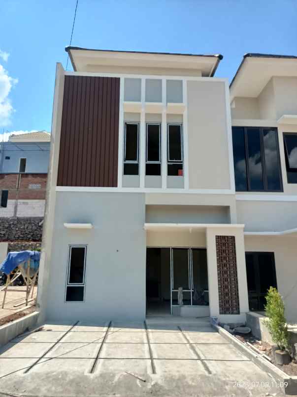 dijual rumah jalan gambyong raya