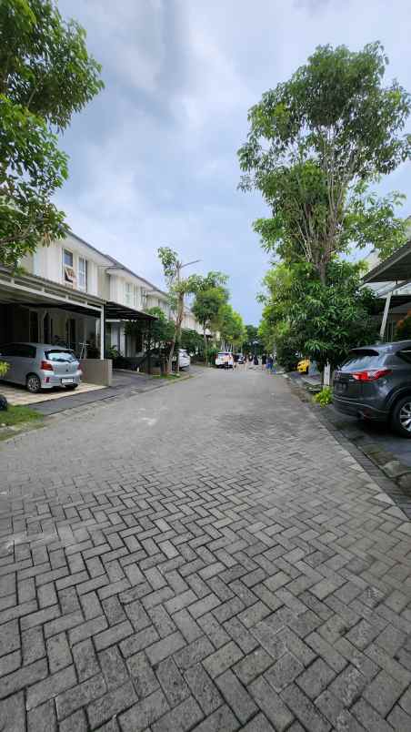 dijual rumah jalan greenlake