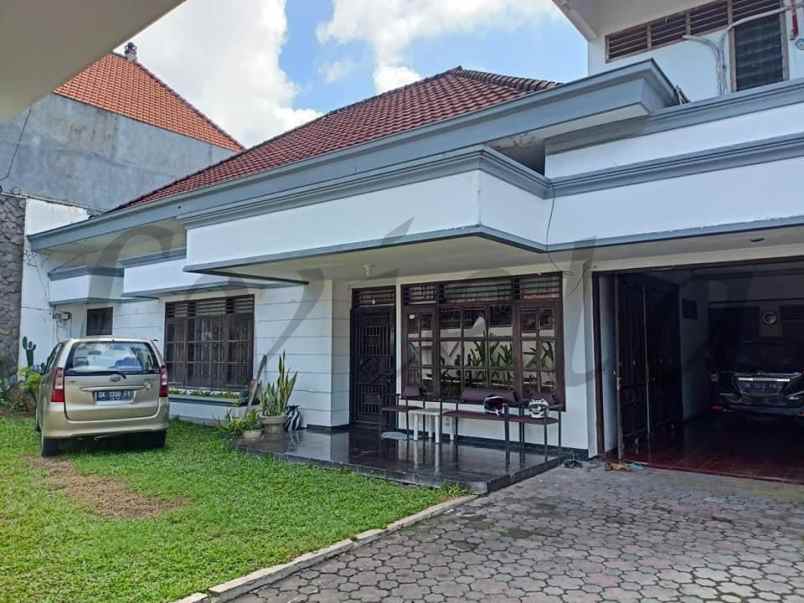 dijual rumah jalan jayagiri