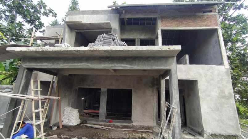 dijual rumah jalan jenengan raya