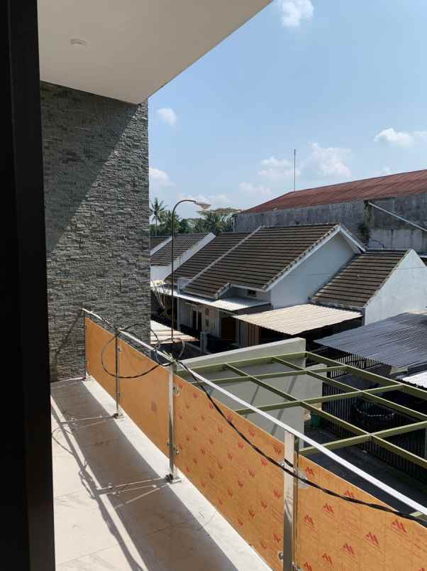 dijual rumah jalan kaliurang km 10