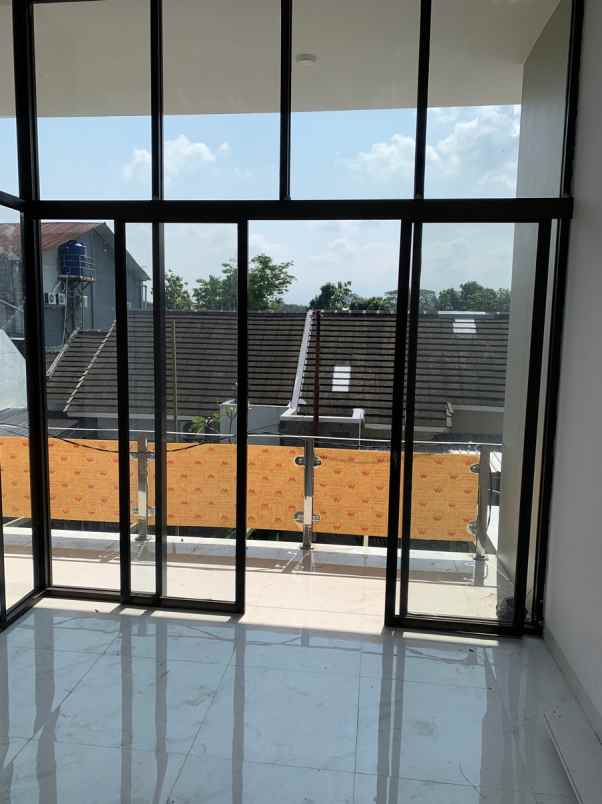 dijual rumah jalan kaliurang km 10