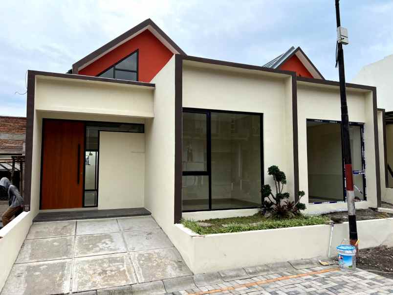 dijual rumah jalan kaliurang km 12