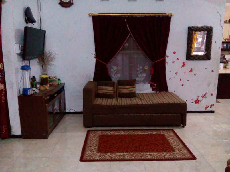 dijual rumah jalan kaliurang km 8