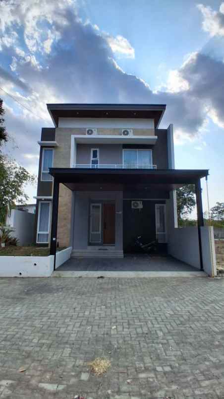 dijual rumah jalan kaliurang sukoharjo