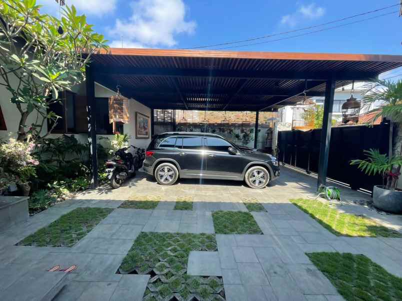 dijual rumah jalan laksamana