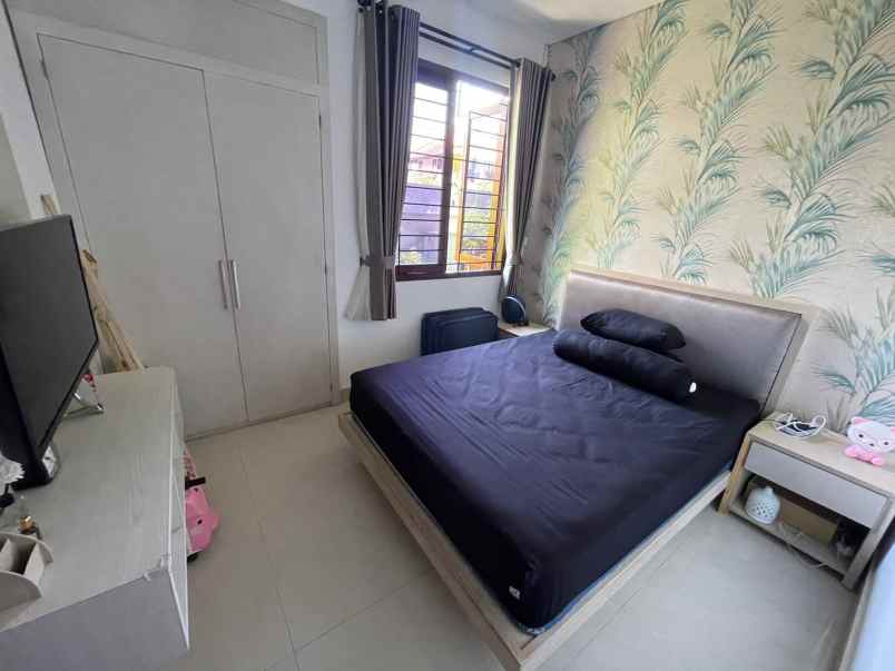 dijual rumah jalan laksamana