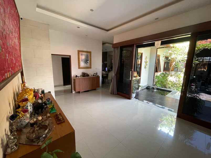 dijual rumah jalan laksamana