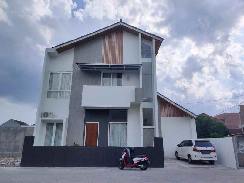 dijual rumah jalan nogotirto nogotirto