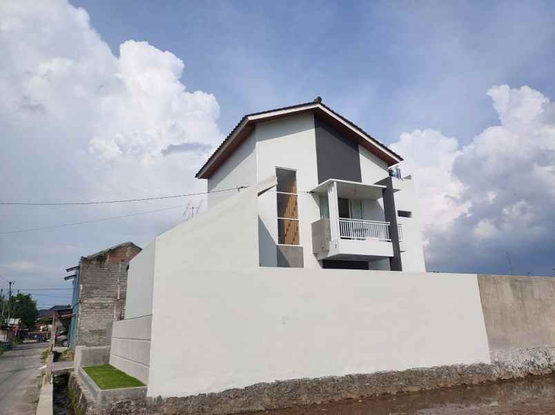 dijual rumah jalan nogotirto nogotirto