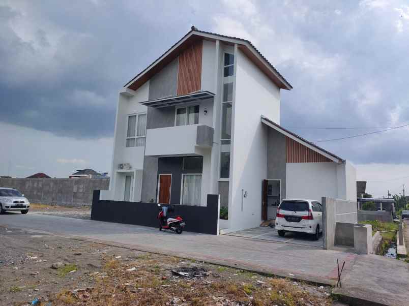 dijual rumah jalan nogotirto nogotirto