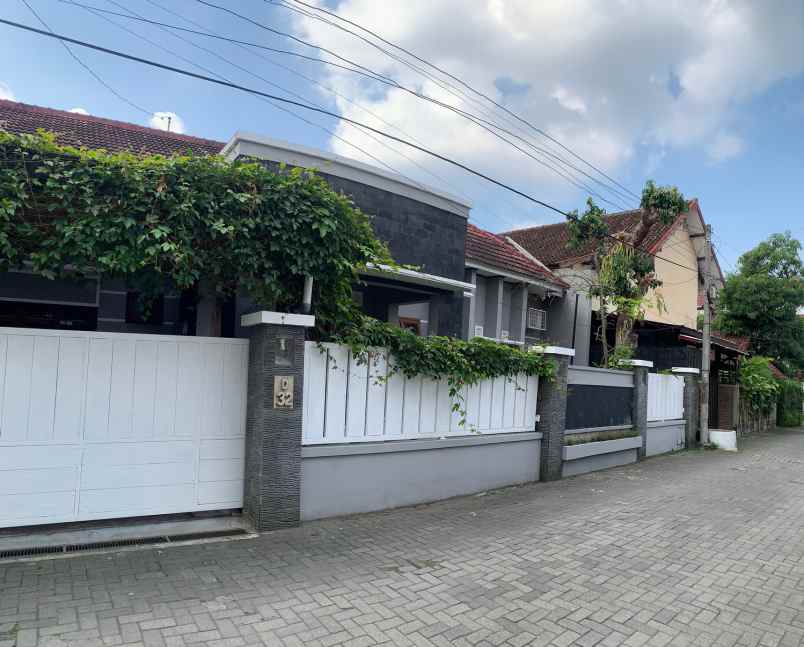 dijual rumah jalan pogung kidul