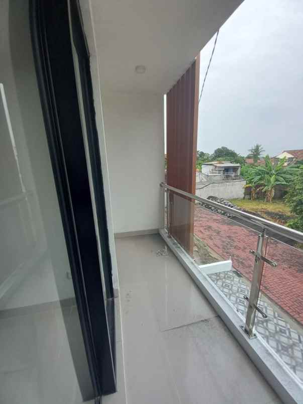 dijual rumah jalan raya benda barat