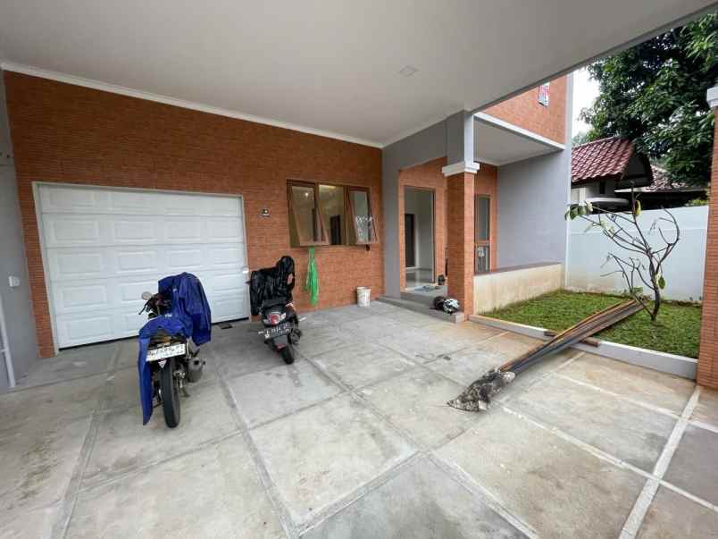 dijual rumah jalan raya cibubur komplek