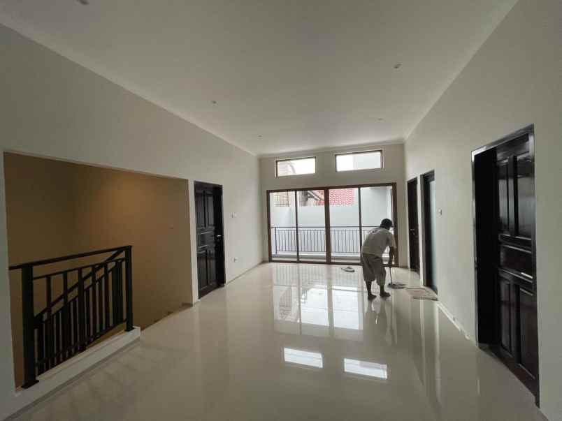 dijual rumah jalan raya cibubur komplek