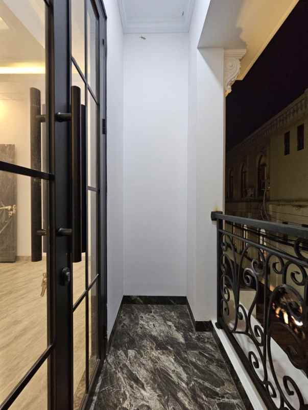 dijual rumah jalan raya jagakarsa