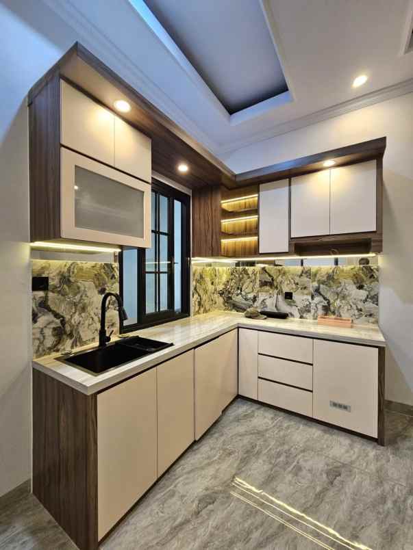 dijual rumah jalan raya jagakarsa