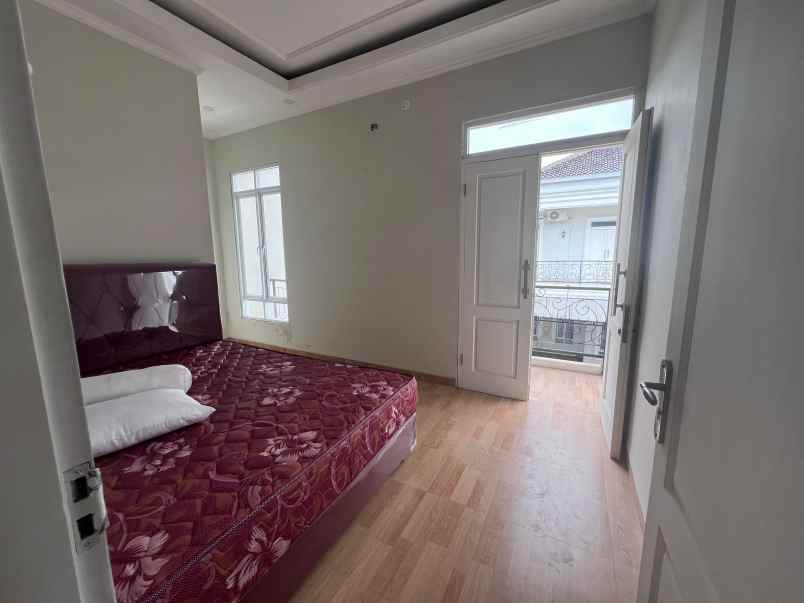 dijual rumah jalan raya kalimulya cilodong