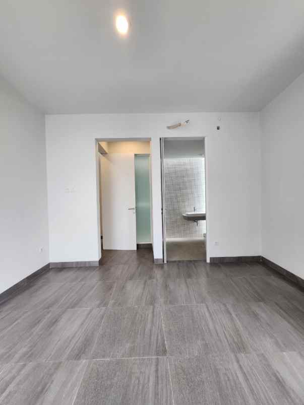 dijual rumah jalan raya lebak bulus