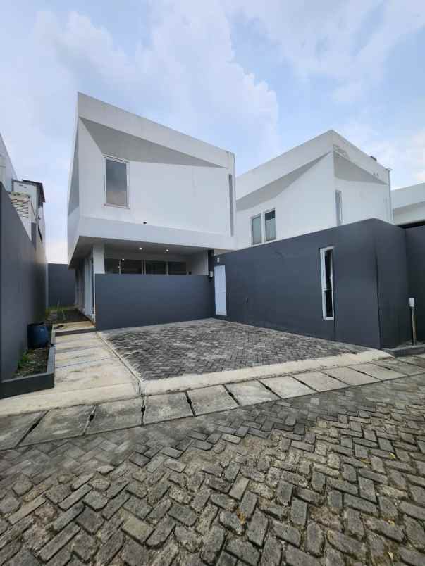 dijual rumah jalan raya lebak bulus