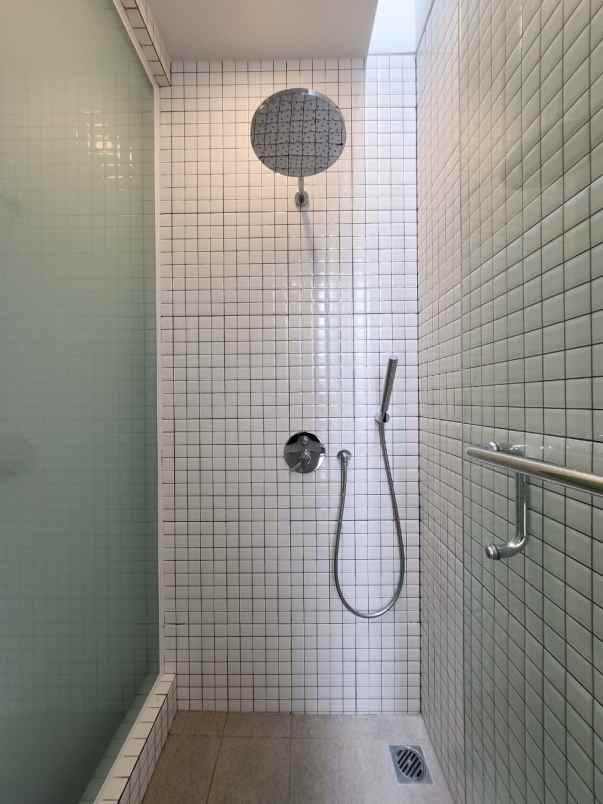 dijual rumah jalan raya lebak bulus