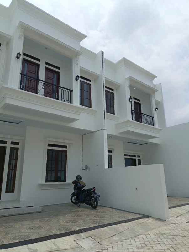 dijual rumah jalan raya margasatwa cilandak