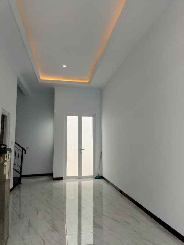 dijual rumah jalan raya margasatwa cilandak