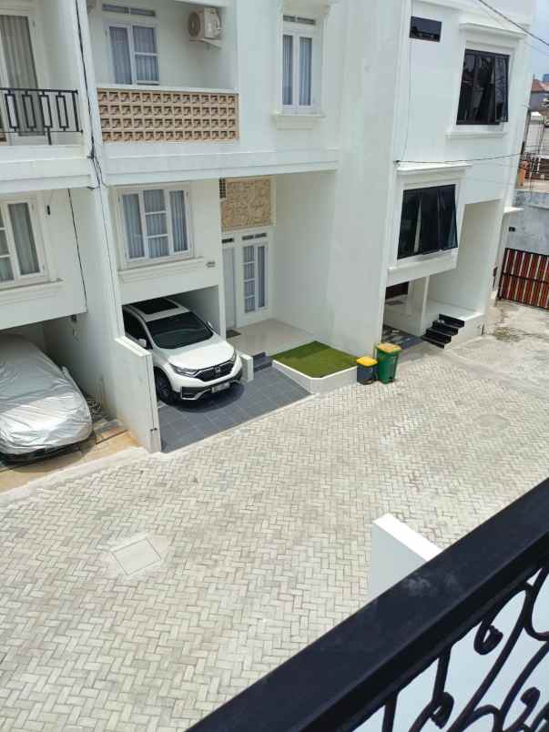 dijual rumah jalan raya margasatwa cilandak