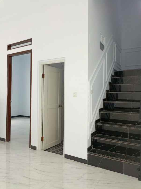 dijual rumah jalan raya margasatwa cilandak