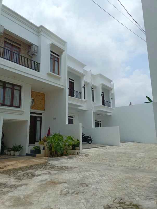 dijual rumah jalan raya margasatwa cilandak