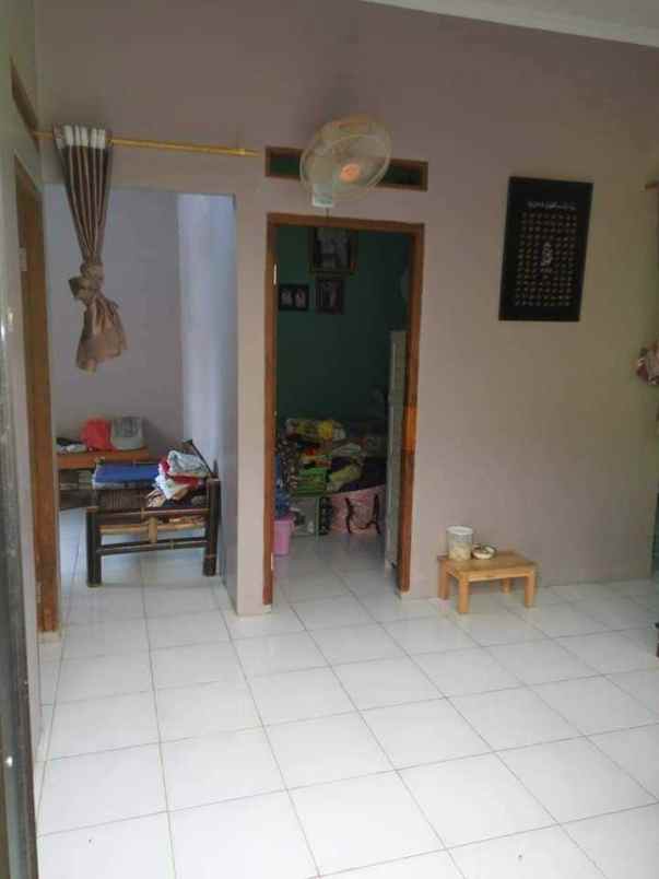 dijual rumah jalan raya pamulang