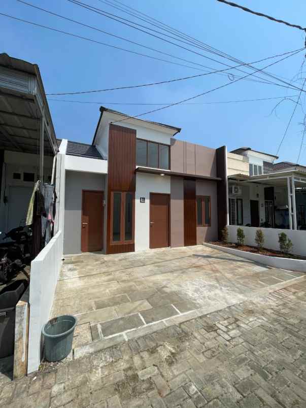 dijual rumah jalan raya parakan pondok