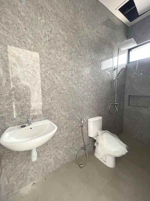 dijual rumah jalan raya pondok aren bintaro