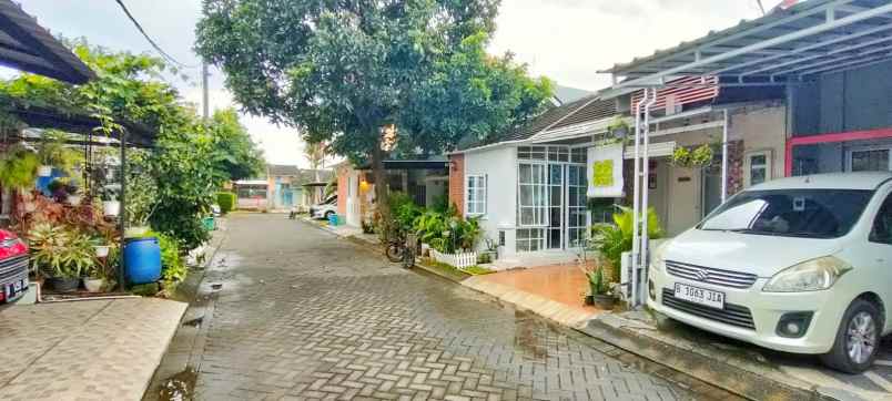dijual rumah jalan raya serpong cisauk bsd