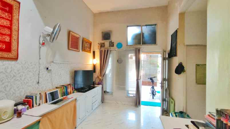 dijual rumah jalan raya serpong cisauk bsd