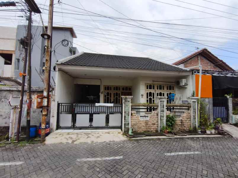 dijual rumah jalan singa kalicari