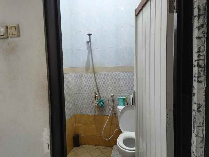 dijual rumah jalan singa kalicari