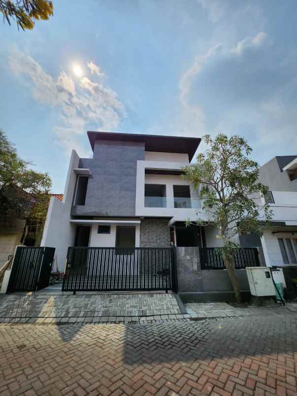 dijual rumah jalan taman internasional