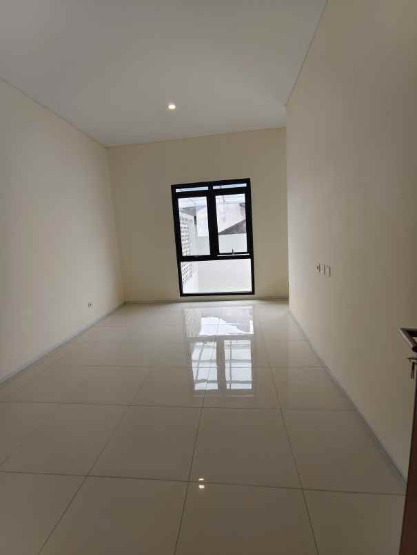 dijual rumah jalan turangga