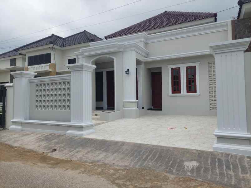 dijual rumah jalan urip sumoharjo