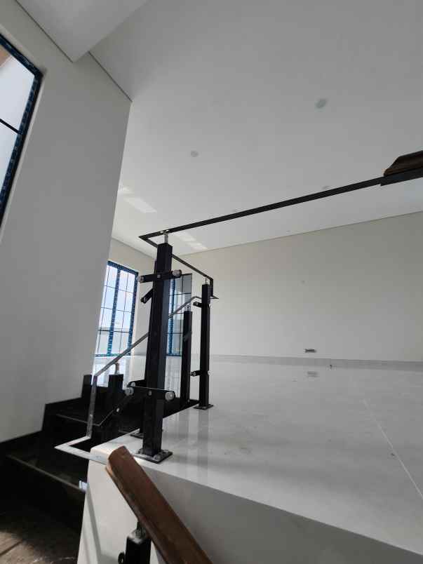 dijual rumah jalan woodland citraland