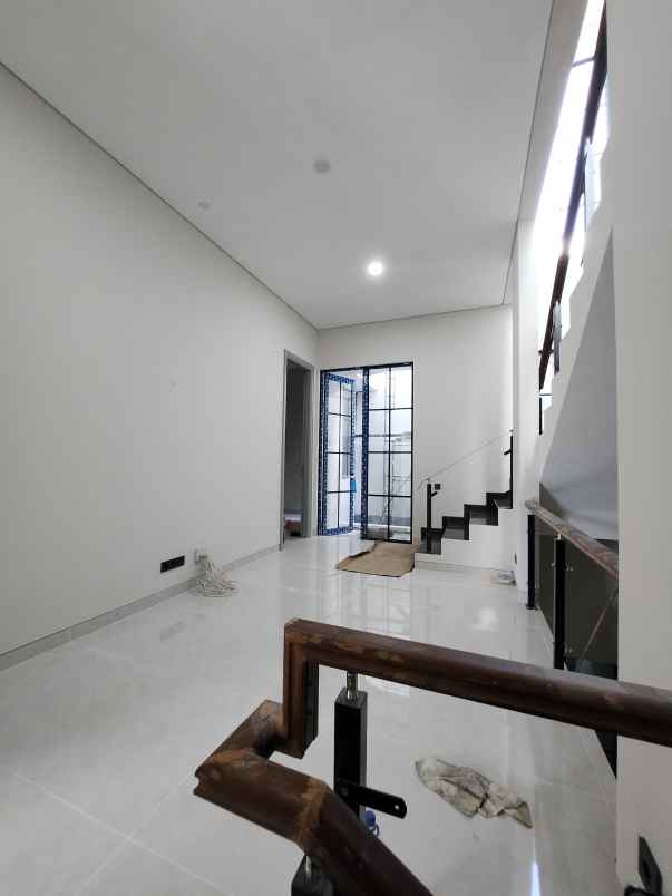 dijual rumah jalan woodland citraland